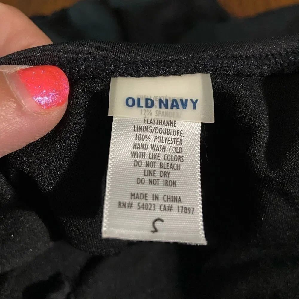 Woman’s old navy v neck halter one piece swimsuit - Picture 4 of 5